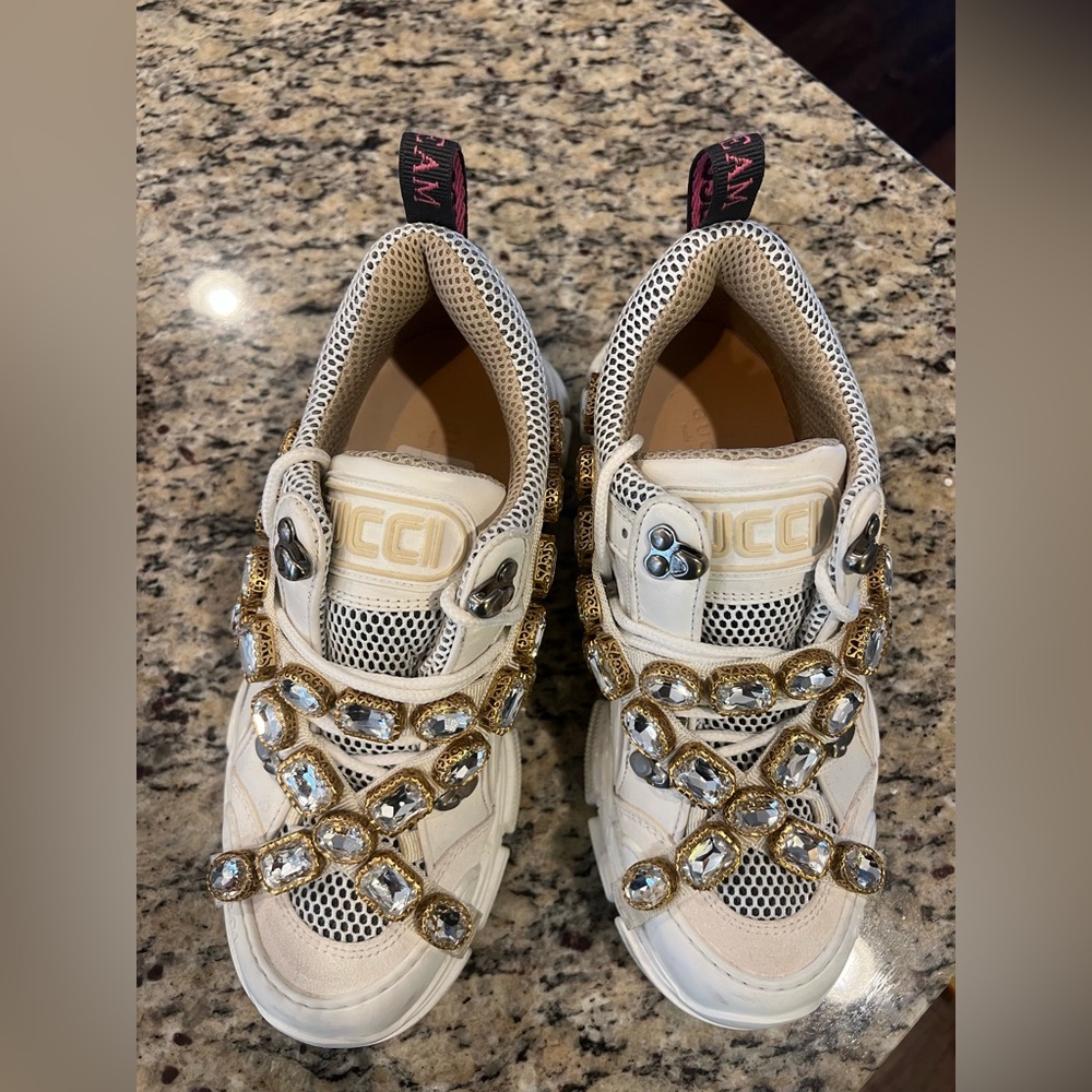 Gucci size 38 Euro
Flashtrek sneakers with removable crystals.